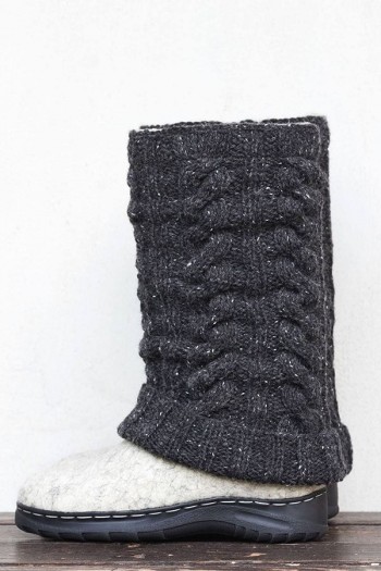 Black vertical braids Black vertical braids