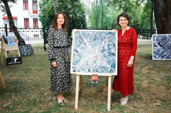 Original Oil Painting by Lora Pavlova. Queens birthday party Minsk 2019